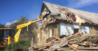 Промышленный демонтаж пристроек к дому в Вичуге | Цены от 567 руб. за м2