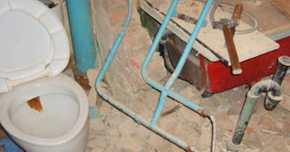 Профессиональный демонтаж перегородки ванной и туалета в Вичуге - от 567 рублей
